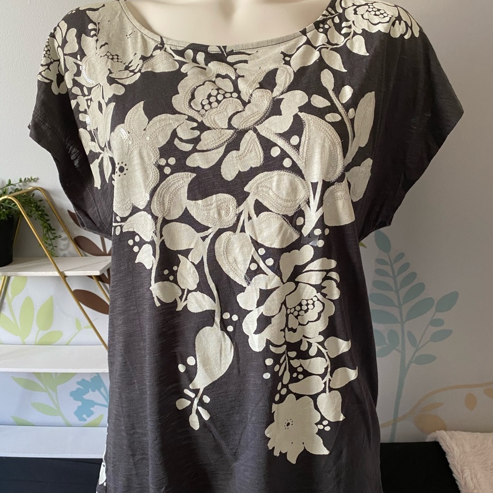 4/$20 Grey tee with white floral and subtle sequins